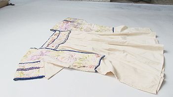 �t���[�_�E�J�[���̈�i1�b�h�L�������^���[�f��w�t���[�_�E�J�[���̈�i�bLegacy of FRIDA KAHLO�x�ēE�B�e�F���J���T�b���L�V�R�Ńt���[�_�E�J�[���̈�i�ɒ��ڂ����ʐ^�ƁE�Γ��s�̎p�ɔ���